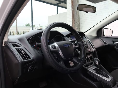 Used 2013 Ford Focus SE FWD image 22