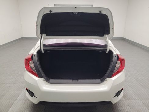 Used 2018 Honda Civic Touring image 29