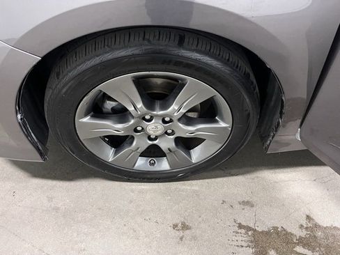 Used 2015 Toyota Sienna SE image 27
