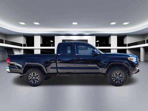 Used 2022 Toyota Tacoma SR5 w/ SR5 Appearance Package (SM) image 7