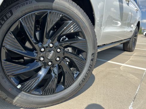 New 2025 Lincoln Navigator L Reserve w/ Jet Appearance Package image 14