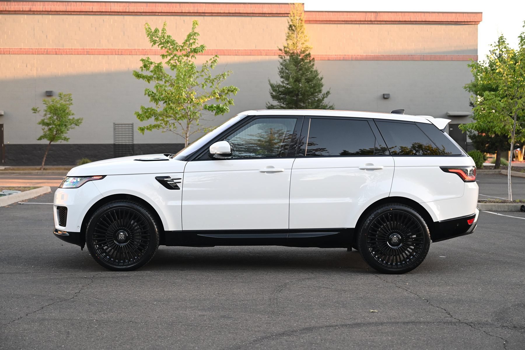 Used 2019 Land Rover Range Rover Sport HSE AWD/4WD image 8