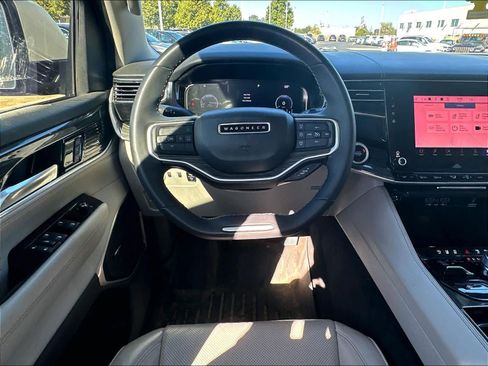 Used 2022 Jeep Wagoneer Series III AWD/4WD image 11