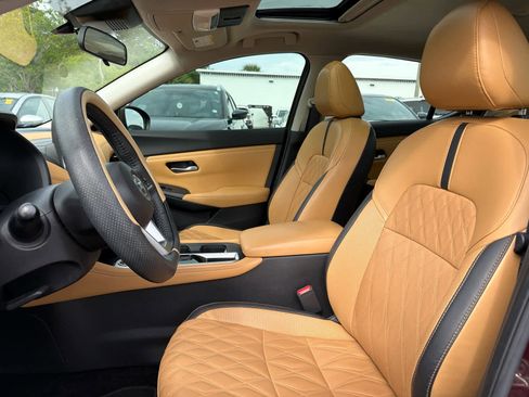 Used 2022 Nissan Sentra SV w/ SV Premium Package image 5