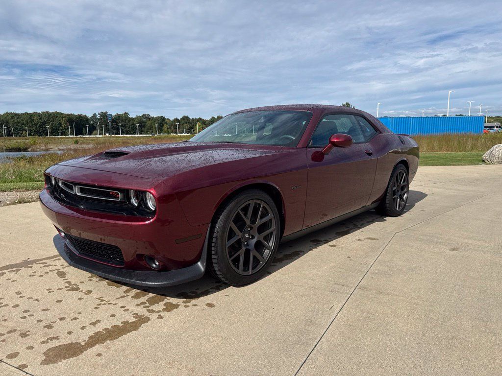 Used 2019 Dodge Challenger R/T RWD image 1