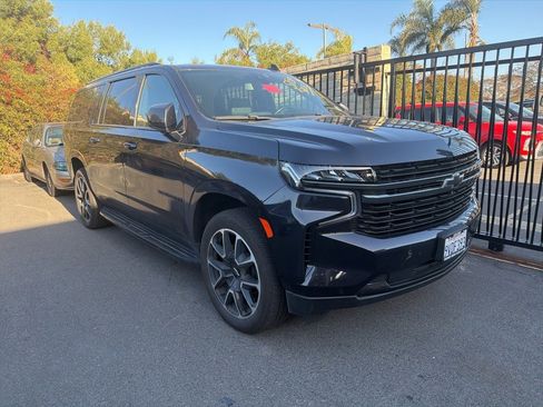 Used 2022 Chevrolet Suburban RST w/ Luxury Package image 2