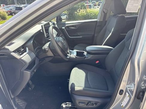 Used 2025 Toyota RAV4 XLE AWD/4WD image 23