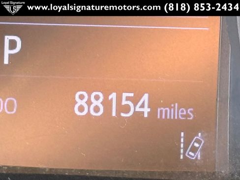 Used 2020 Toyota C-HR LE FWD image 20