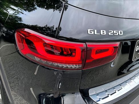 Certified 2022 Mercedes-Benz GLB 250 4MATIC image 27