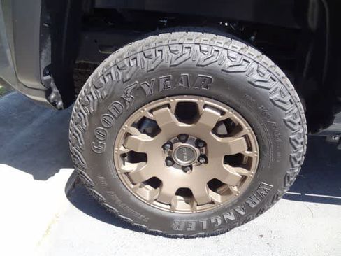 Used 2025 Toyota Tacoma 4x4 Double Cab Hybrid w/ Tow Tech Package image 17