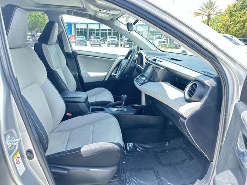 Used 2016 Toyota RAV4 XLE FWD image 17