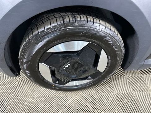 Used 2024 Kia EV9 Wind image 10