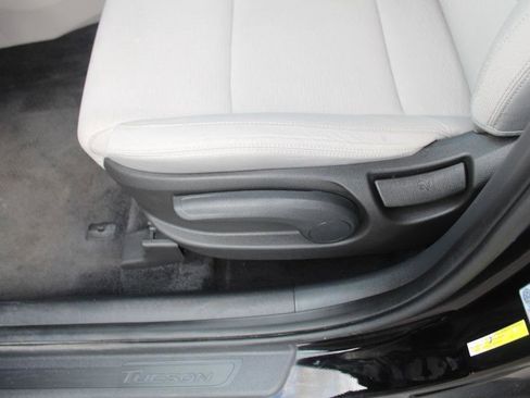 Used 2021 Hyundai Tucson SE FWD image 10