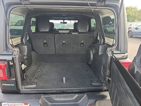 Used 2023 Jeep Wrangler Unlimited Sahara AWD/4WD image 18