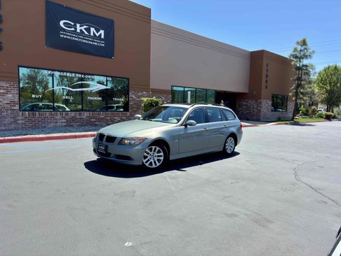 Used 2007 BMW 328i Wagon image 2