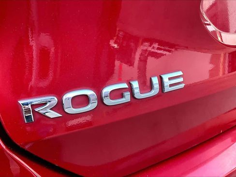 Used 2017 Nissan Rogue SV w/ Sun & Sound Touring Package AWD/4WD image 31