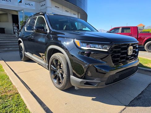 Used 2025 Honda Pilot Black Edition image 3