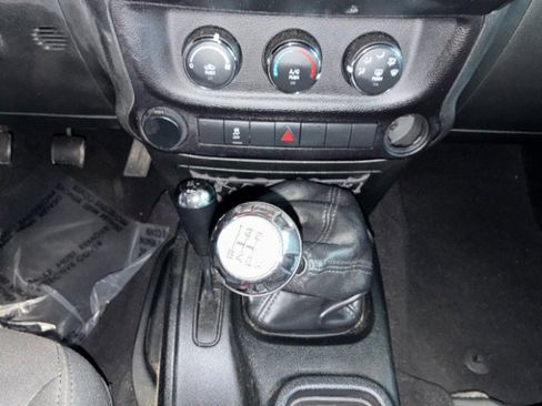 Used 2018 Jeep Wrangler Unlimited Sport w/ Connectivity Group AWD/4WD image 21