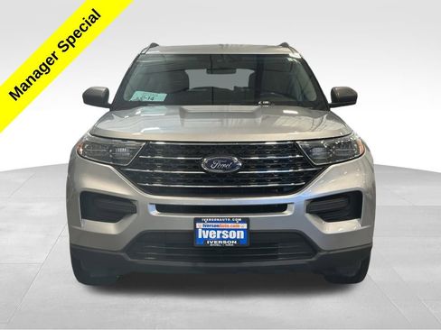 Used 2023 Ford Explorer XLT image 2