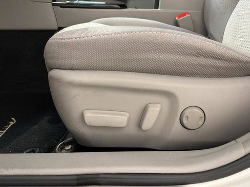 Used 2014 Toyota Camry LE image 19