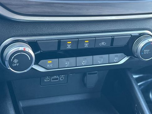 Used 2024 Nissan Altima 2.5 SV image 21