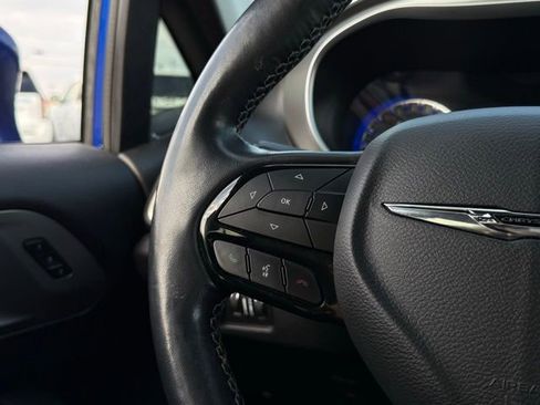 Used 2020 Chrysler Pacifica Touring-L w/ Advanced Safetytec Group image 9