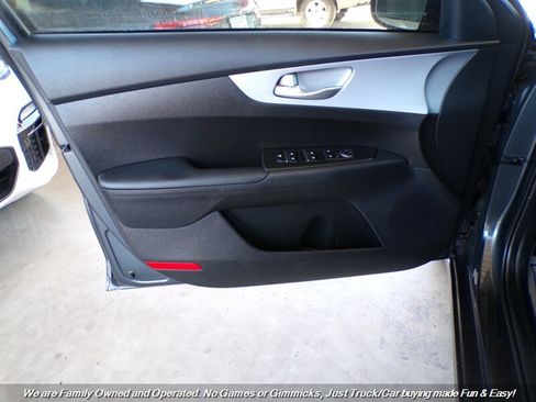 Used 2024 Kia Forte LXS FWD image 11