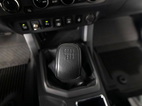 Used 2018 Toyota Tacoma TRD Pro AWD/4WD image 27