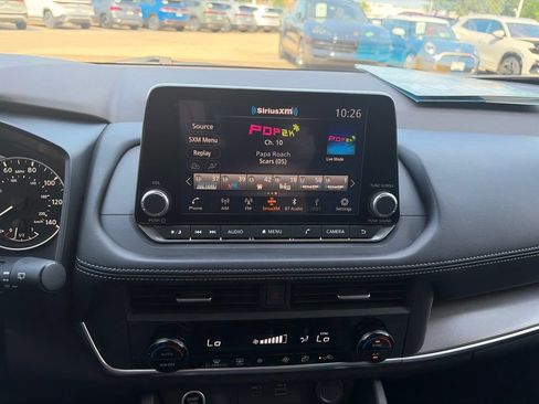 Used 2023 Nissan Rogue SV AWD/4WD image 16