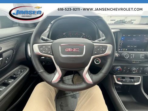 Used 2024 GMC Terrain SLT image 12
