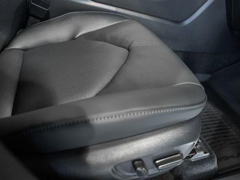 New 2026 Toyota Highlander Platinum image 40