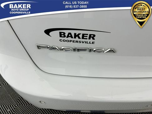 Used 2021 Chrysler Pacifica Limited w/ Uconnect Theater Family Group image 33