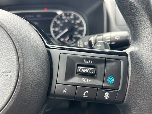 Used 2023 Nissan Rogue SV FWD image 17
