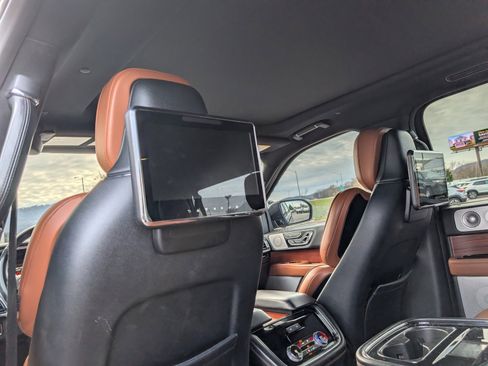 Used 2018 Lincoln Navigator L Reserve w/ Technology Package image 9