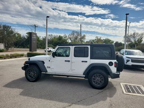 Used 2024 Jeep Wrangler Sport S image 9