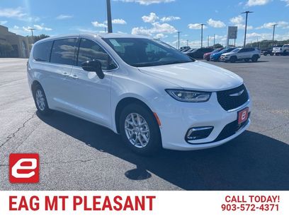 New 2026 Chrysler Pacifica Select
