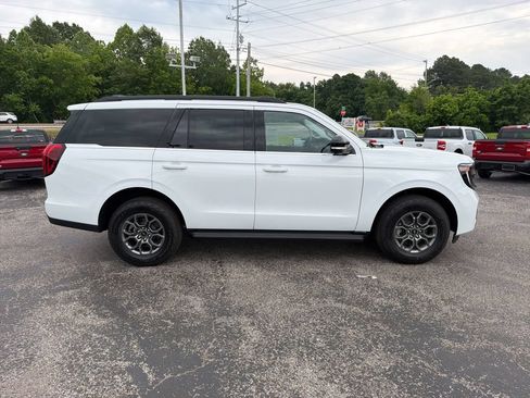 New 2026 Ford Expedition Active RWD image 2