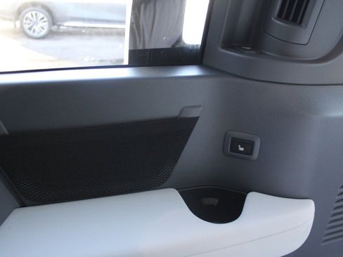 Certified 2025 Land Rover Defender 130 X-Dynamic SE image 46