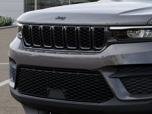 New 2025 Jeep Grand Cherokee Laredo image 21