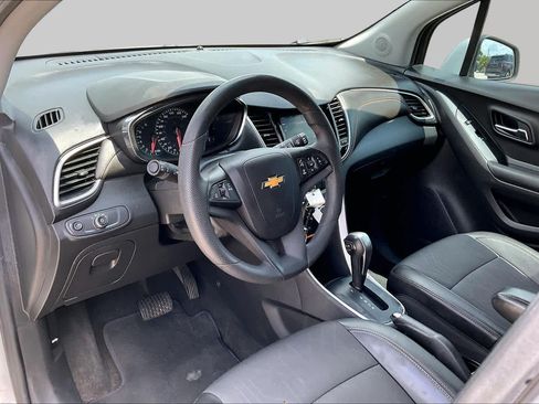 Used 2022 Chevrolet Trax LT AWD/4WD image 17