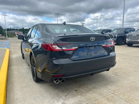 Used 2025 Toyota Camry SE FWD image 6