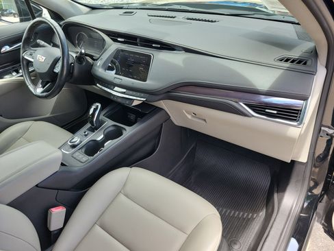 Used 2021 Cadillac XT4 Luxury w/ Cold Weather Package AWD/4WD image 11