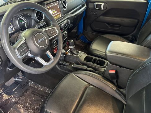 Used 2023 Jeep Wrangler Unlimited Rubicon 4xe w/ Cold Weather Group AWD/4WD image 4