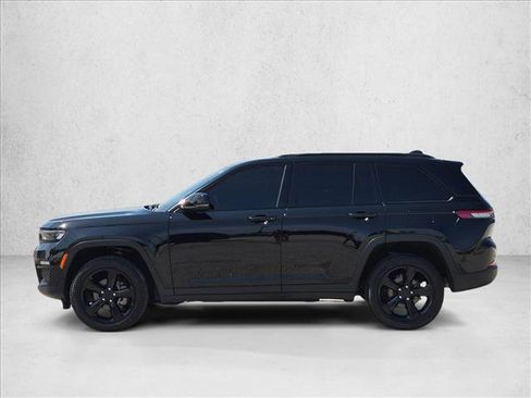 Used 2025 Jeep Grand Cherokee Limited w/ Black Appearance Package AWD/4WD image 9