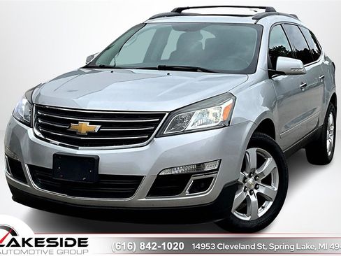 Used 2017 Chevrolet Traverse LT w/ Style and Technology Package image 1