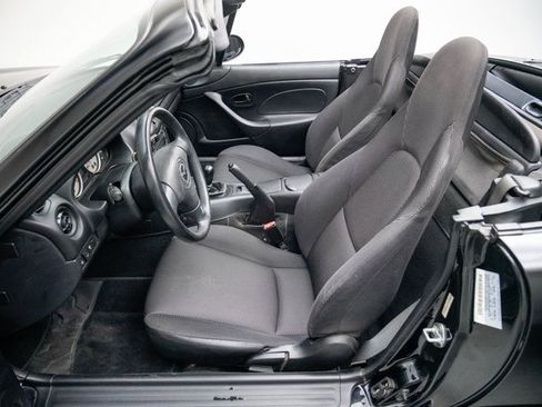Used 2003 MAZDA MX-5 Miata image 23