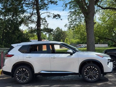 New 2026 Nissan Rogue Platinum AWD/4WD image 4