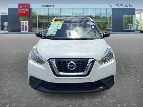 Used 2019 Nissan Kicks SV w/ Exterior Electronics Package FWD image 2