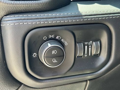 Used 2025 RAM 3500 Limited AWD/4WD image 28