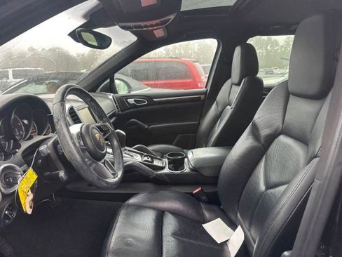 Used 2016 Porsche Cayenne Diesel AWD/4WD image 3
